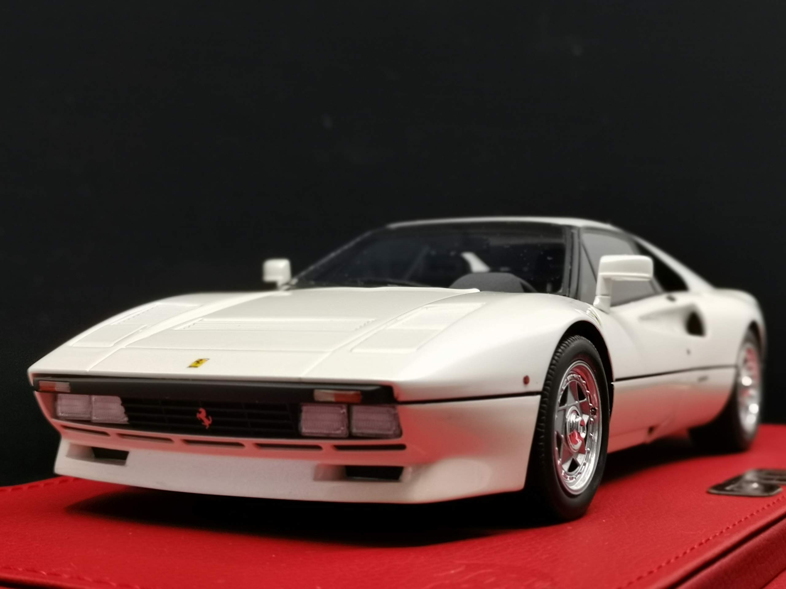 BBR Models 1/18 escala coches Ferrari 288 GTO 1984 blanco perla